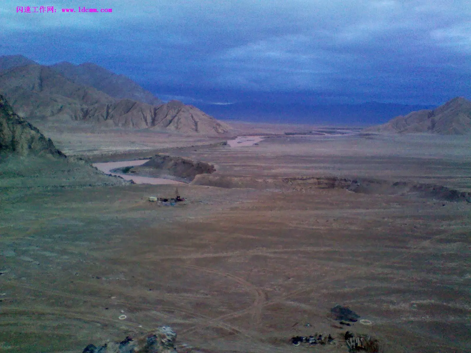 那棱格勒河黄昏景色 那棱格勒河黄昏景色 - 夕阳下的高原河流